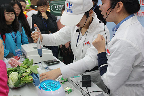 關于南京市食藥監采用食品快速檢測儀進行檢測工作的報道(圖1)